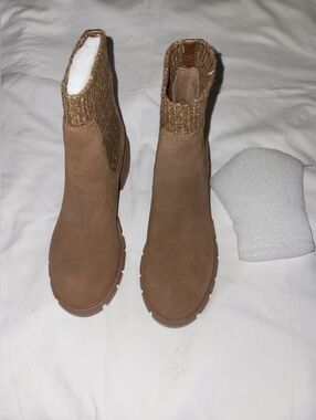 Steve Madden Tan Knit-Collar Chelsea Ankle Boots